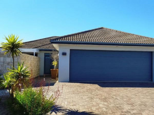  Vacation Hub International | Langebaan Holiday Homes- 5th on Kelkiewyn Langebaan Main