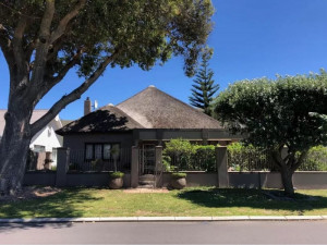  Vacation Hub International | McFarlane Cottage Main