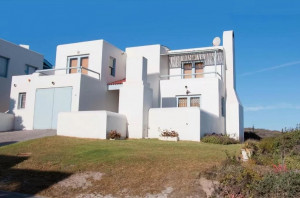  Vacation Hub International | In Touch Accommodation - Unit Starfish Main