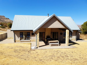  Vacation Hub International | Cute and Quirky Clarens Main
