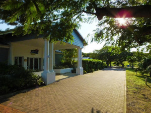  Vacation Hub International | Premier Splendid Inn Bayshore Main