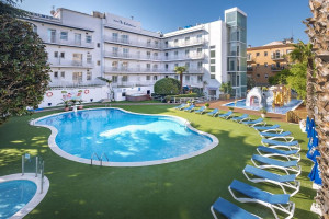  Vacation Hub International | GHT Balmes - Apartaments & Splash Main