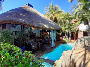  Vacation Hub International | The Villa Manor & Spa Main