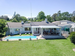  Vacation Hub International | Dunroamin Bed and Breakfast Main