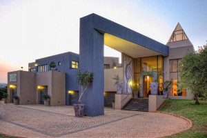  Vacation Hub International | The Links Guest House Main