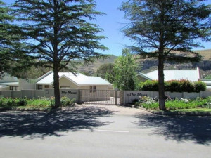  Vacation Hub International | 2 The Mews-Clarens Main