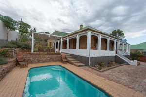  Vacation Hub International | Ravenscliff White House Main