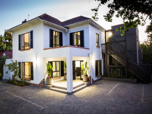  Vacation Hub International | Twice Central Guest House Main