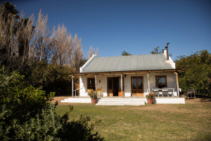  Vacation Hub International | Acacia Cottage Main