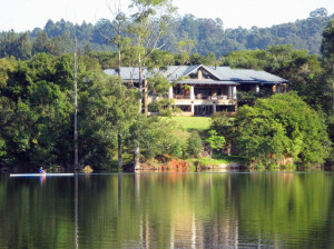  Vacation Hub International | Tinkers Lakeside Lodge Main