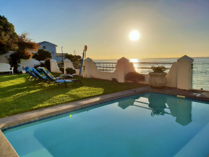  Vacation Hub International | Westbank private beach villa Main