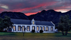  Vacation Hub International | Stanford Hills Manor House Main