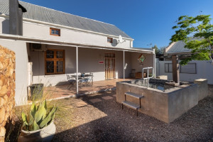  Vacation Hub International | Bergsicht Country Cottages - Disa Cottage Main