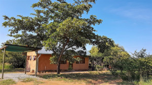  Vacation Hub International | Adama Artistic Chalets- Bushbaby / Nagapie Main