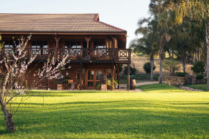  Vacation Hub International | The Log Cabin Lodge Main
