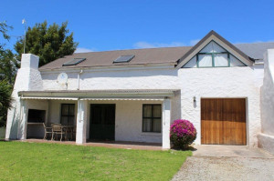  Vacation Hub International | Lance Cottage Main