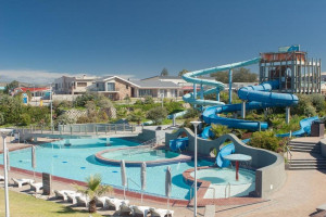  Vacation Hub International | 25 On Rooiels Main