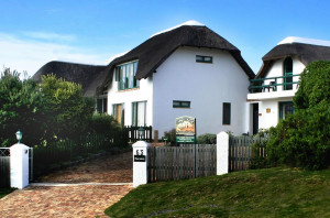  Vacation Hub International | Cottage on the Hill-The Owl House Main