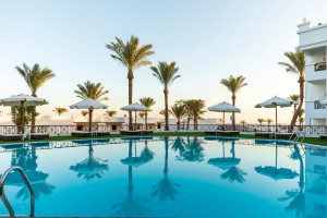  Vacation Hub International | Sunrise Remal Beach Resort Main