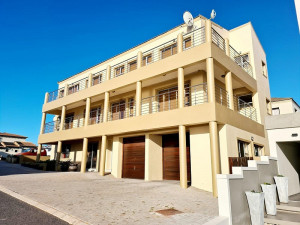  Vacation Hub International | Chios Place at West Coast Life Main