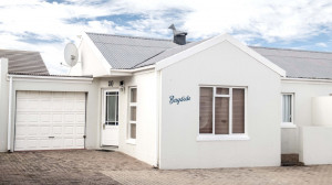 Vacation Hub International | In Touch Accommodation- Bayside Self Catering Main