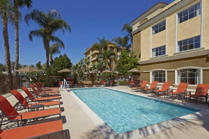  Vacation Hub International | Anaheim Portofino Inn & Suites Main