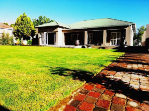  Vacation Hub International | Six on Reinecke Guesthouse Main