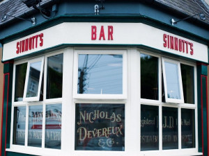  Vacation Hub International | Sinnotts Bar Main