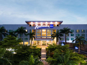  Vacation Hub International | Radisson Blu Anchorage Hotel Main