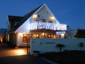  Vacation Hub International | Harbour Island-Mountain View Suite Main