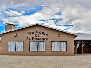  Vacation Hub International | La Provence Accommodation Main