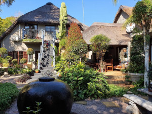  Vacation Hub International | Waterhouse Guest Lodge in Waterkloof - Lawley street Main