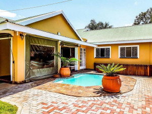  Vacation Hub International | Mia Casa Guest House Main