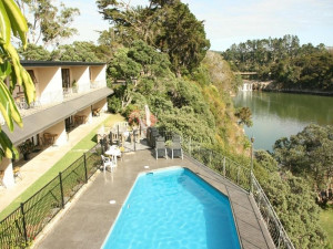  Vacation Hub International | Falls Motel & Waterfront Campground Main