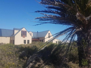  Vacation Hub International | West Coast GuestHouse- Sea Breeze Main