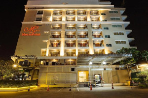  Vacation Hub International | Metro Point Bangkok Main
