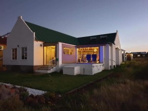  Vacation Hub International | Karoosig B&B Main