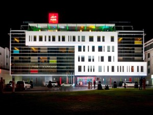  Vacation Hub International | Hues Boutique Hotel Main