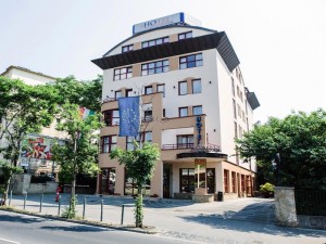 Vacation Hub International | Hotel Mediterran Main