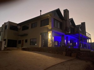  Vacation Hub International | WalteRest Highlands Gate Dustroom Main