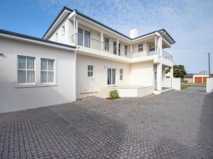  Vacation Hub International | Ocean View Family Beach House Main