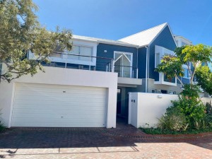  Vacation Hub International | 42 Spinnaker, The Quays Main