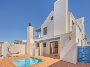  Vacation Hub International | Oyster Retreat Main