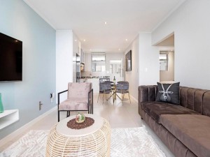  Vacation Hub International | Urban Oasis at Apex Main