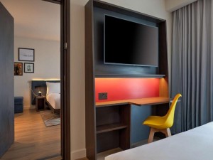  Vacation Hub International | Hampton by Hilton Ashford International Main