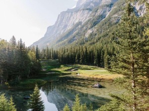  Vacation Hub International | Fairmont Banff Springs Main