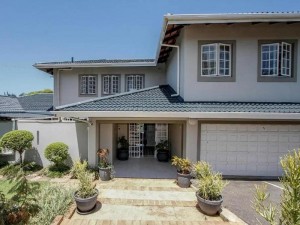  Vacation Hub International | Blue Waves Lodge Main