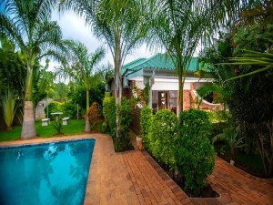  Vacation Hub International | Dzimbahwe Guest Lodge Main