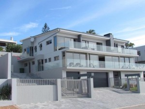  Vacation Hub International | 80 on Rodger Main