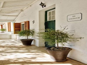  Vacation Hub International | The Townhouse Main